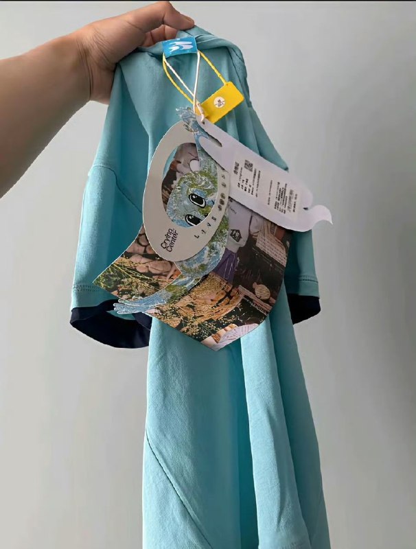 据说，电商为了防止7天无理由的恶意退货，特意做了这种巨型吊牌…… ​​​by @丸子头达叔  #你不知道的行业内幕据说，电商为了防止7天无理由的恶意退货，特意做了这种巨型吊牌…… ​​​by @丸子头达叔  #你不知道的行业内幕