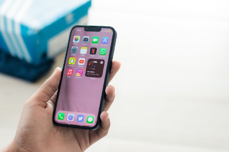 【APPSO 科技早报 - 0113】1. iOS /iPadOS 15.2.1 正式版发布2.iOS /iPadOS 15.3  Beta2 发布3.微信灰度测试朋友圈折叠图片功能4.华为国内发布花瓣搜索引擎5.三星延迟发布 Exynos 2200 处理器6. 美团公开指纹解锁共享单车新专利7. MIUI 音乐 App 现已支持腾讯大王卡免流8. 中消协点名批评肯德基泡泡玛特9. 索尼增产一百万台 PS4 以应对缺芯影响10. 迪士尼《白雪公主》真人电影男主公布详情点击👉