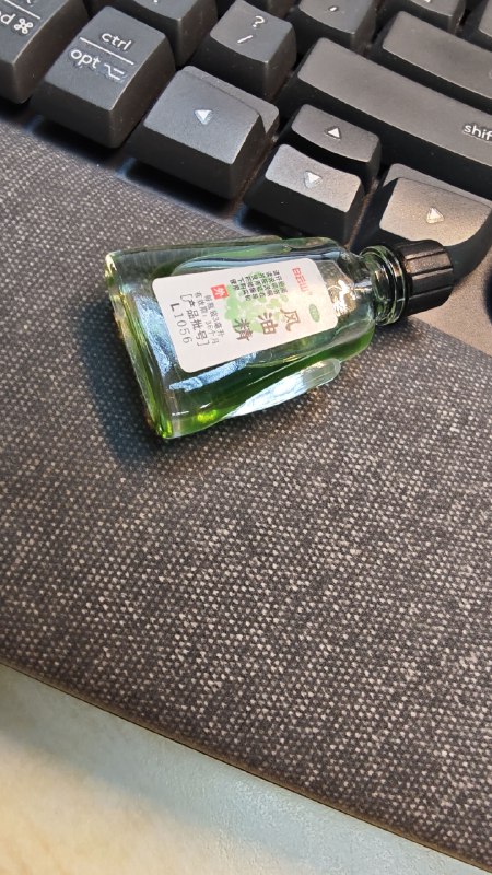 风油精可祛除各种味道比如办公室里奇怪的香水味……by @幺两栋拐  #无用但有趣的冷知识