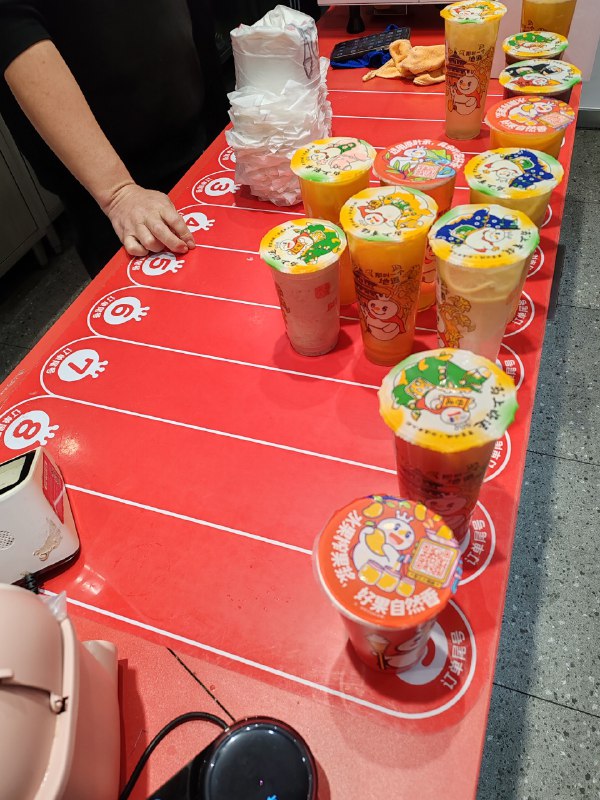 蜜雪冰城门店的这个桌子不错by @sense.  #大产品小细节