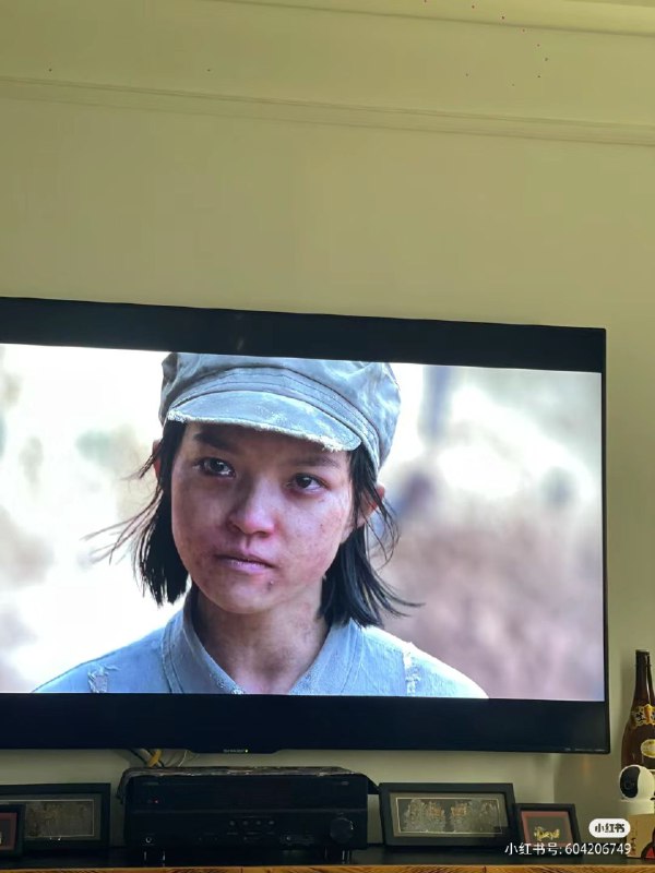 网飞版《三体》里的唐红静和《年会不能停》里的小透明职员是同一人