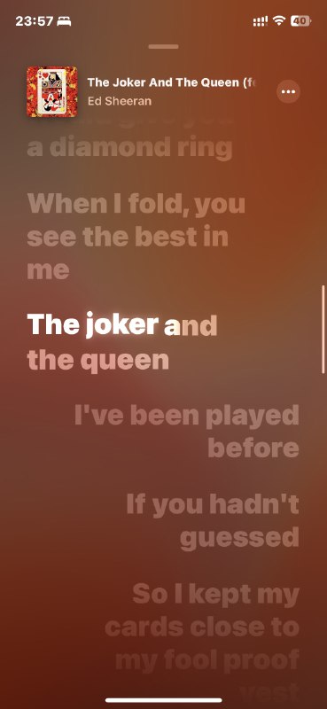 Apple Music 如果是男女对唱歌曲，会把两个人的歌词拆成左对齐和右对齐