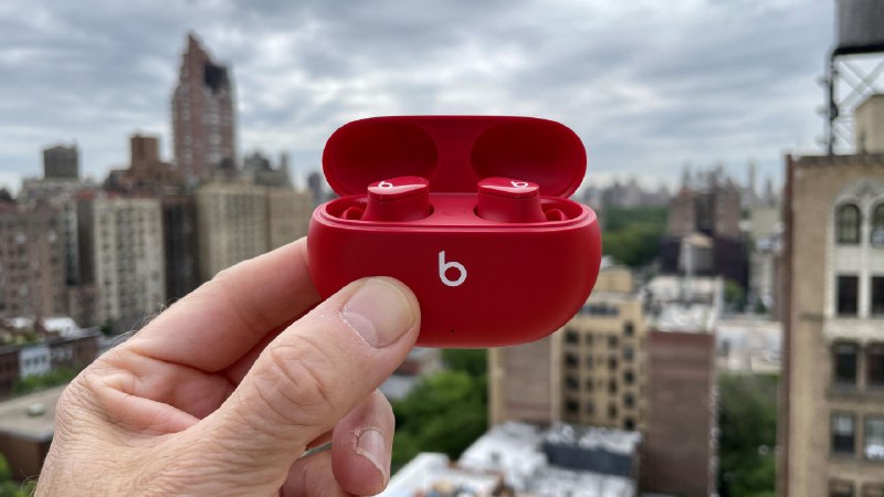 【APPSO 科技早报 - 1228】1. 虎年特别版 Beats Studio Buds 发布2. iPhone 14 Pro/Max 将采用 LTPO OLED 挖孔屏3.微信推出「仅传输文件」功能4. Google 将发布 Chrome 1005.美团将在快手上线小程序6.国内首款车规级快递无人车内测7. 小米将发布无线车充 Pro8.国行 PS5 将于 2022 年 1 月 1 日补货9. 百度、喜马拉雅、华为音乐等将整改「摇一摇」广告10. 新蝙蝠侠发布正式预告片详情点击👉 