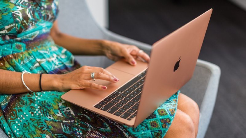【APPSO 科技早报 - 1021】1.新 MacBook Air 或采用刘海屏设计2.27 英寸高刷 XDR  iMac 将于明年初发布3.苹果 140W 电源采用氮化镓技术4.猿辅导回应转卖羽绒服5.罗永浩称明年春天重返科技行业6.Facebook 计划在下周更改公司名称7.西瓜视频发布经典中视频 4K 修复计划8.飞猪旅游商品首次参加双 119.微软 Xbox 主管否认将推出 VR 游戏设备10.《变形金刚