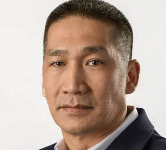 美国新海军部长，越战期间出生在越南
